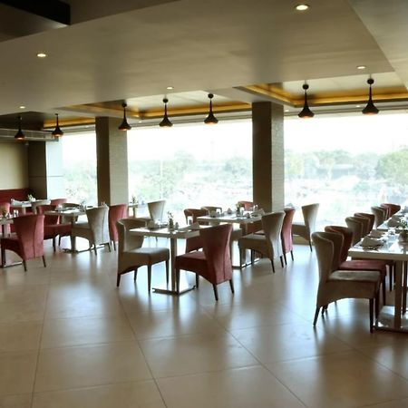 Hotel Kc Manor Jamshedpur Esterno foto