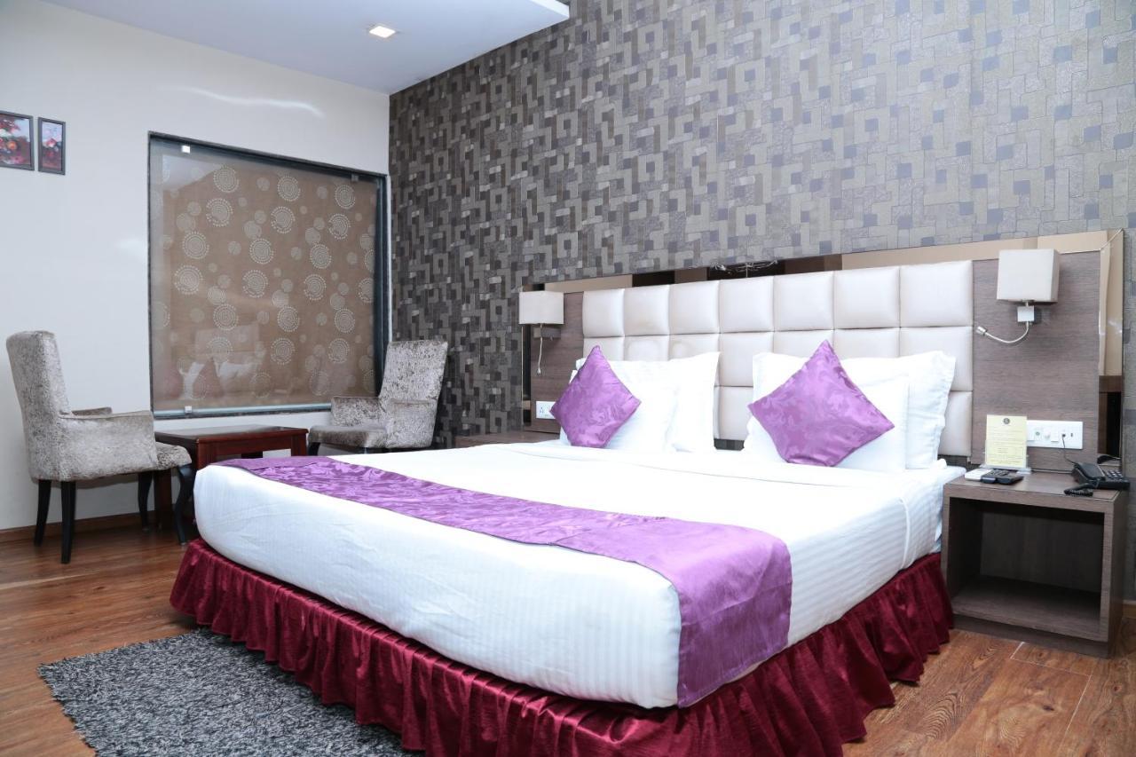Hotel Kc Manor Jamshedpur Esterno foto