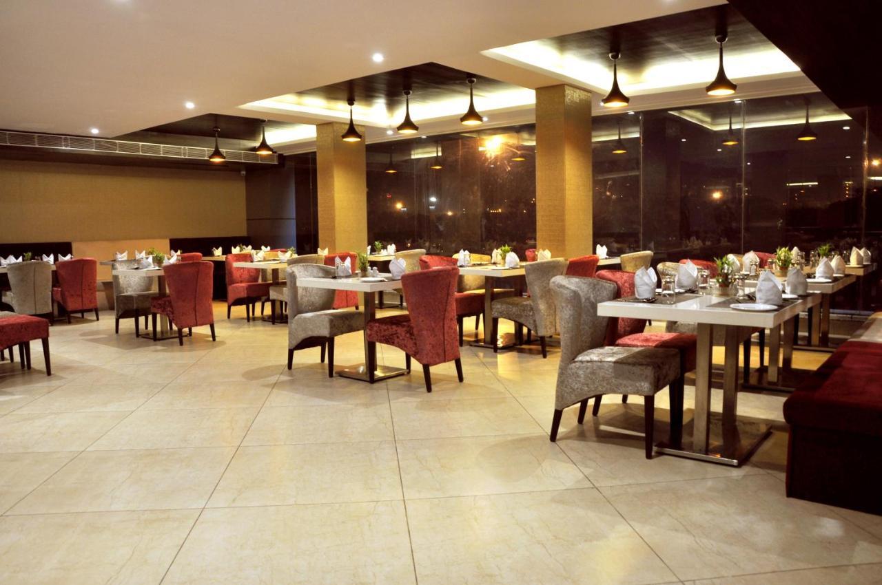 Hotel Kc Manor Jamshedpur Esterno foto