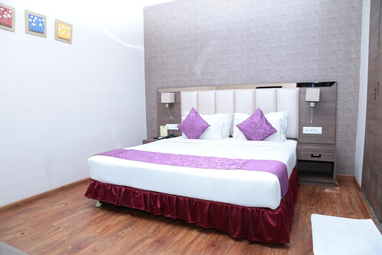 Hotel Kc Manor Jamshedpur Esterno foto