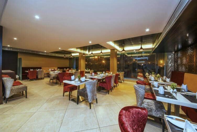Hotel Kc Manor Jamshedpur Esterno foto
