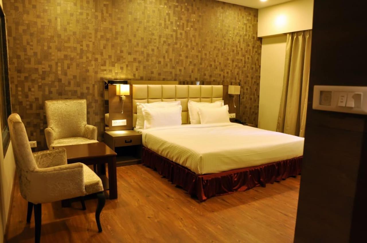 Hotel Kc Manor Jamshedpur Esterno foto